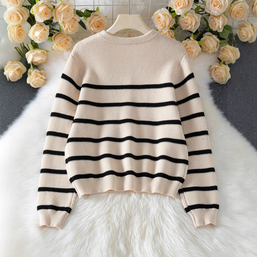Damen hochwertiger gestreifter Strickpullover mit Knopfdetail und lässigem Schnitt EB