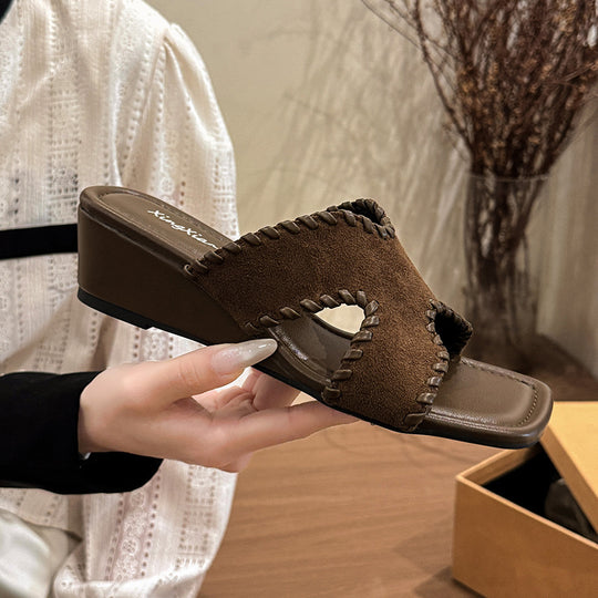 Damen Komfortable Mules mit modernen Steppdetails EB
