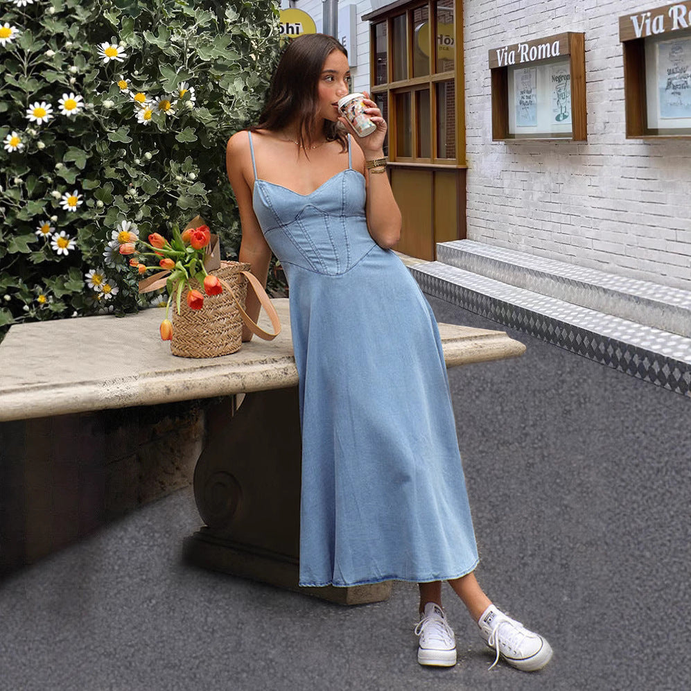 Damen Maxikleid im Denim-Stil mit tailliertem Schnitt und Spaghetti-Trägern EB