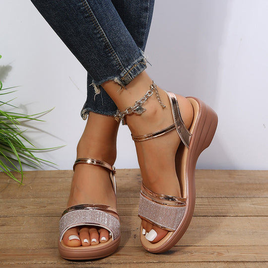 Damen Wedge-Sandalen mit metallic Akzenten und verstellbarem Riemendesign EB