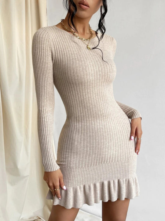 Damen Strickkleid mit Rüschensaum und feinem Rippenmuster EB
