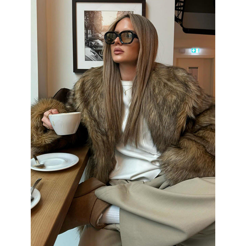 Damen Kunstfelljacke mit elegantem Schnitt und voluminösem Kragen EB