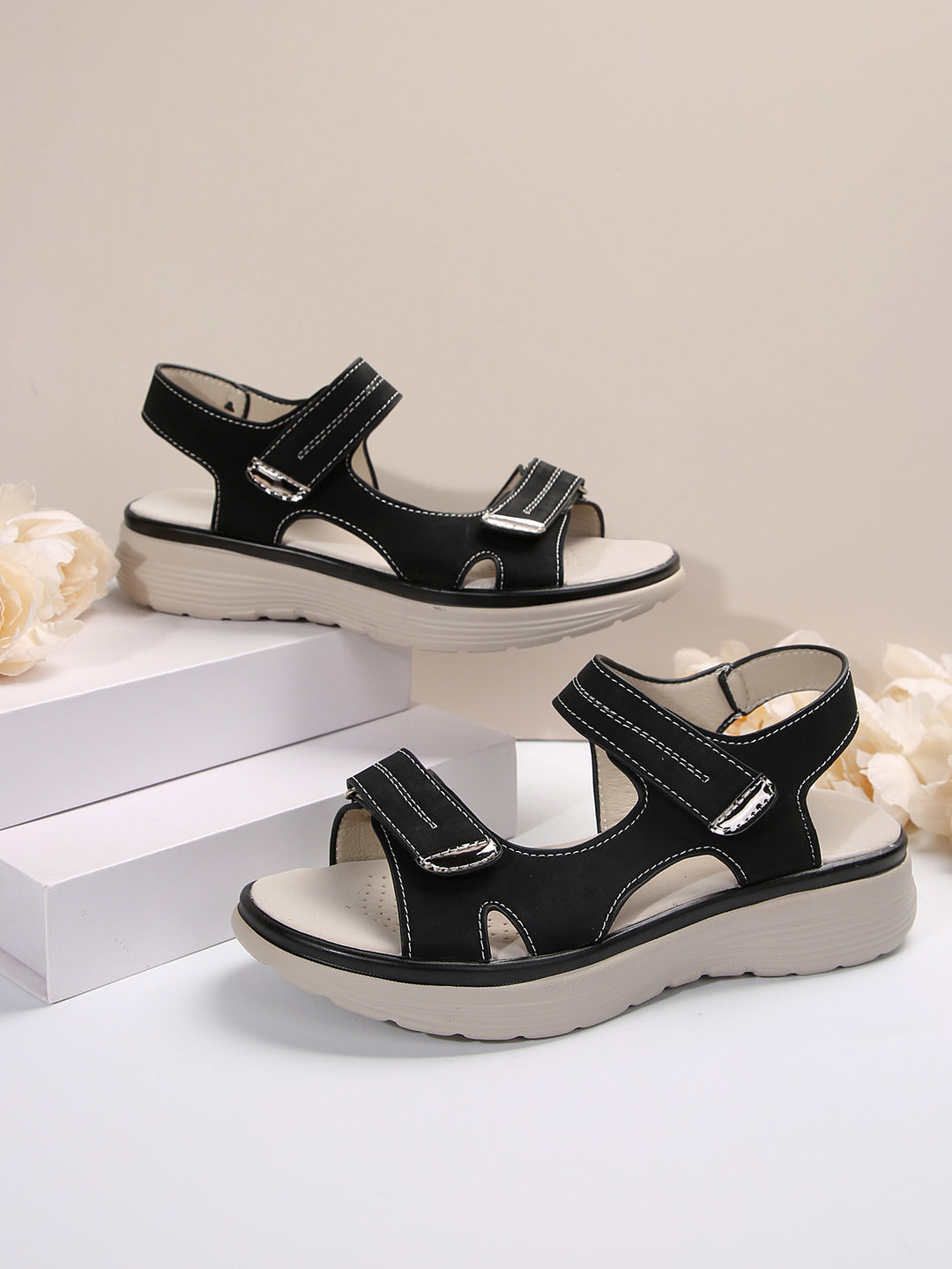 Damen Komfortable Sandalen mit verstellbarem Riemendesign und weich gepolstertem Fußbett EB