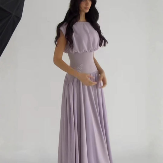 Damen Maxikleid mit eleganter Raffung und femininen Akzenten EB