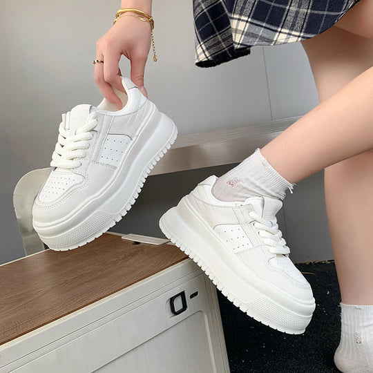 Damen Plateau-Sneaker mit atmungsaktivem Obermaterial und rutschfester Sohle EB