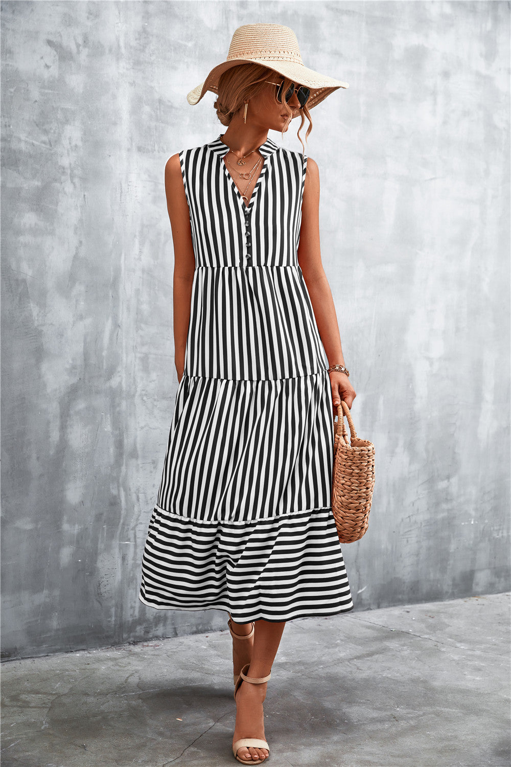 Damen Maxikleid mit gestreiftem Design, durchgehendem Knopfverschluss und voluminösem Saum EB