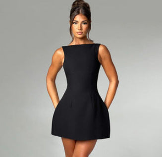 Damen Minikleid mit figurbetontem Schnitt und schwingendem Rock EB