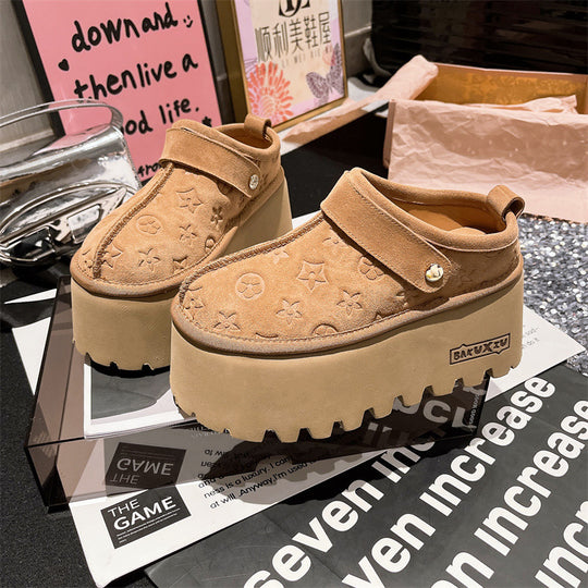 Damen Plattform Clogs mit dekorativem Reliefdesign und verstellbarem Riemen EB