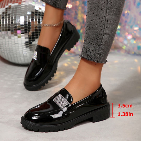 Damen Elegante Lack-Mokassins mit funkelndem Schmuckdetail EB