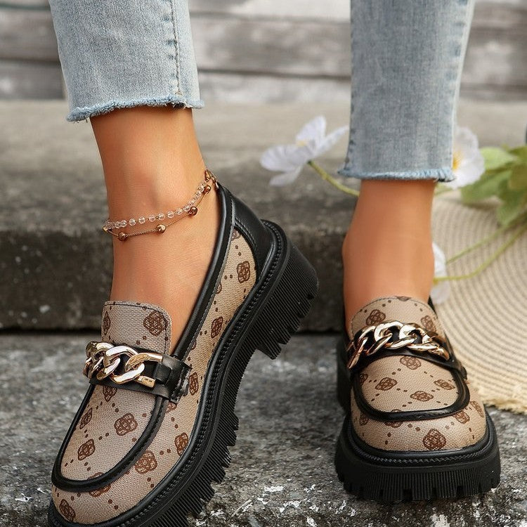 Damen Modische Loafers mit floralem Motiv und glänzenden Kettenakzenten EB