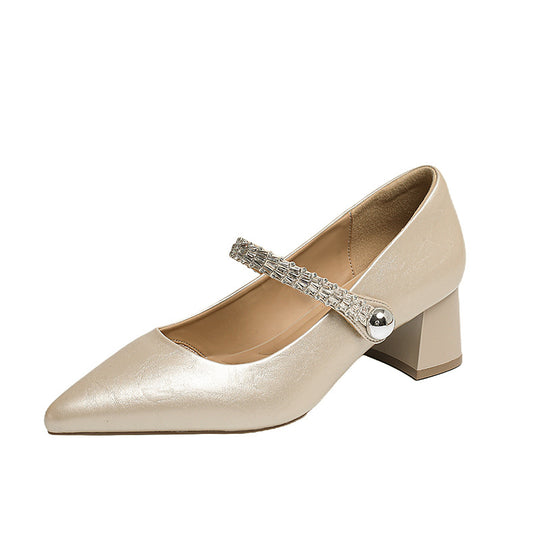 Damen spitze Pumps mit verziertem Riemchen und elegantem Blockabsatz EB