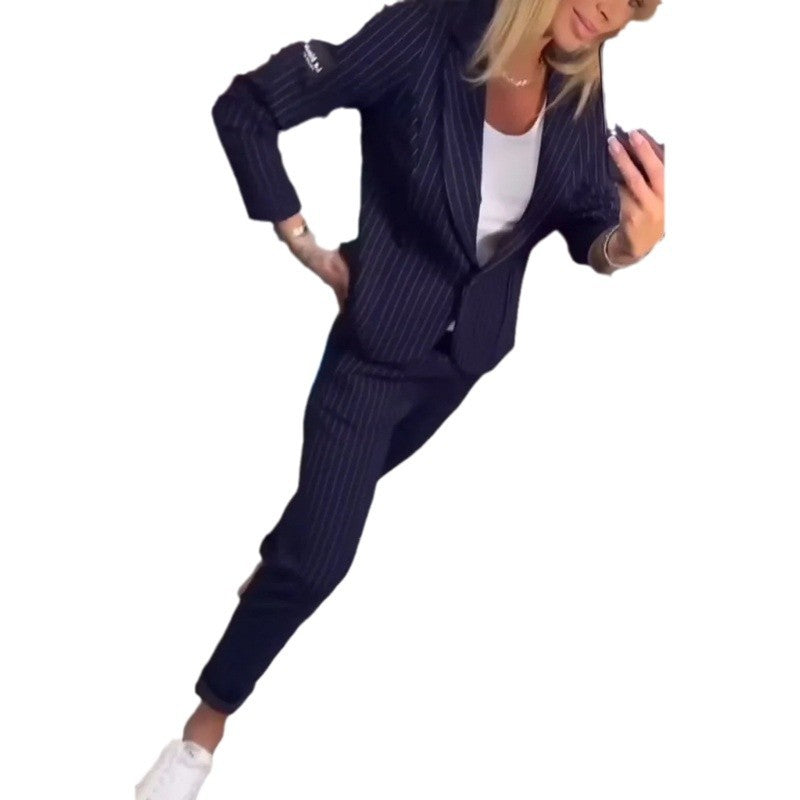Damen Elegantes business-casual Anzug-Set mit feinen Streifen und modernem Schnitt EB