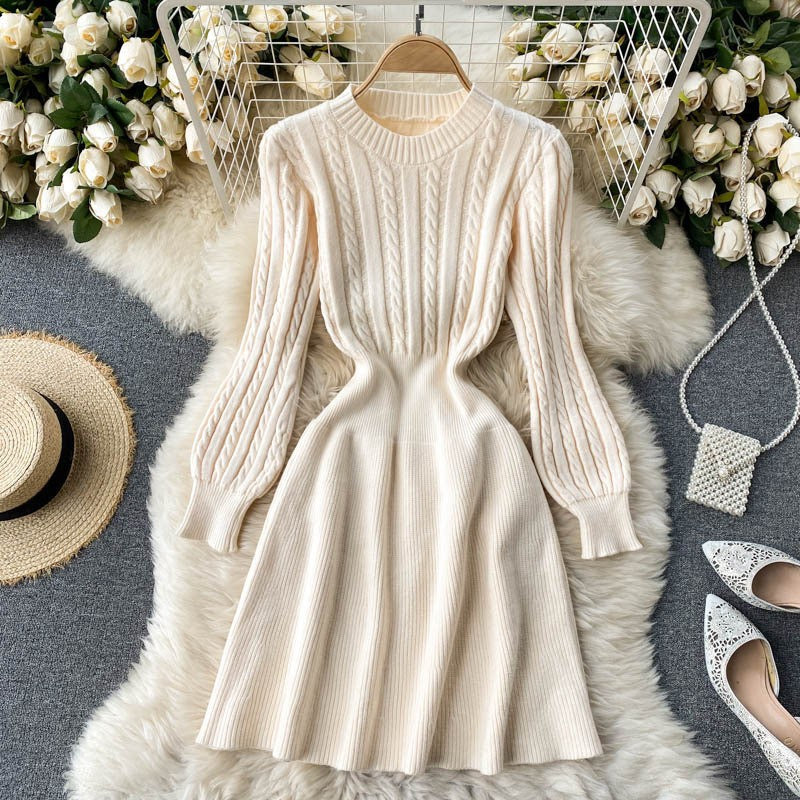 Damen Strickkleid mit strukturiertem Zopfmuster und femininer Silhouette EB
