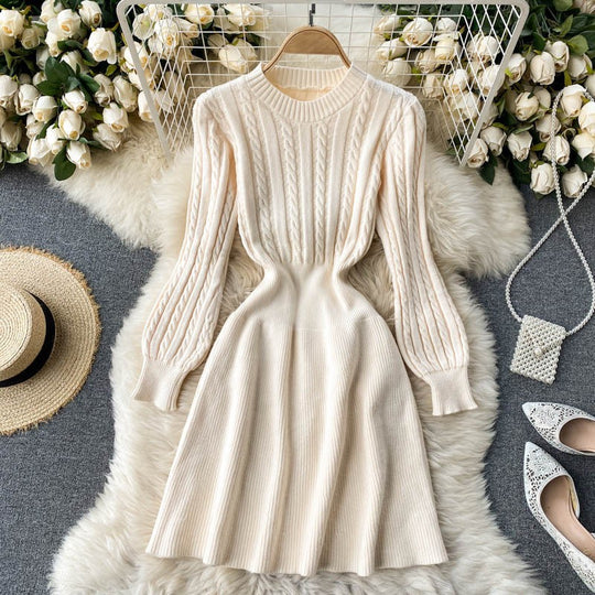 Damen Strickkleid mit strukturiertem Zopfmuster und femininer Silhouette EB