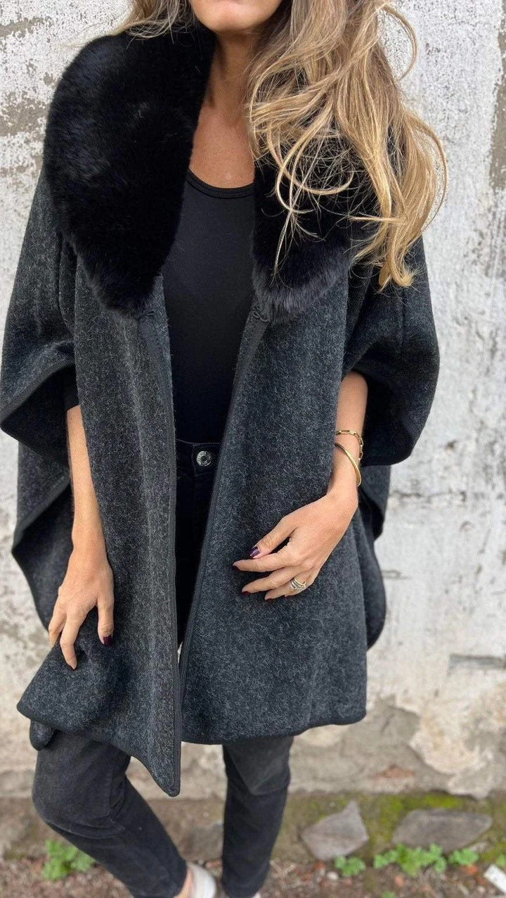 Damen Strickmantel mit luxuriösem Kunstfellkragen EB