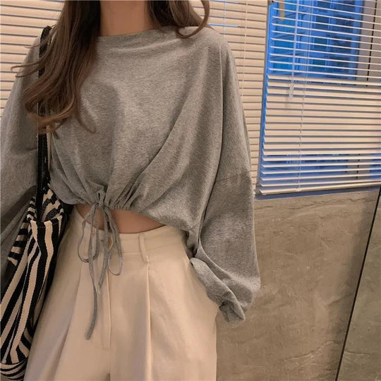 Damen Cropped Sweatshirt mit innovativem Kordelzug und oversized Ärmeln EB