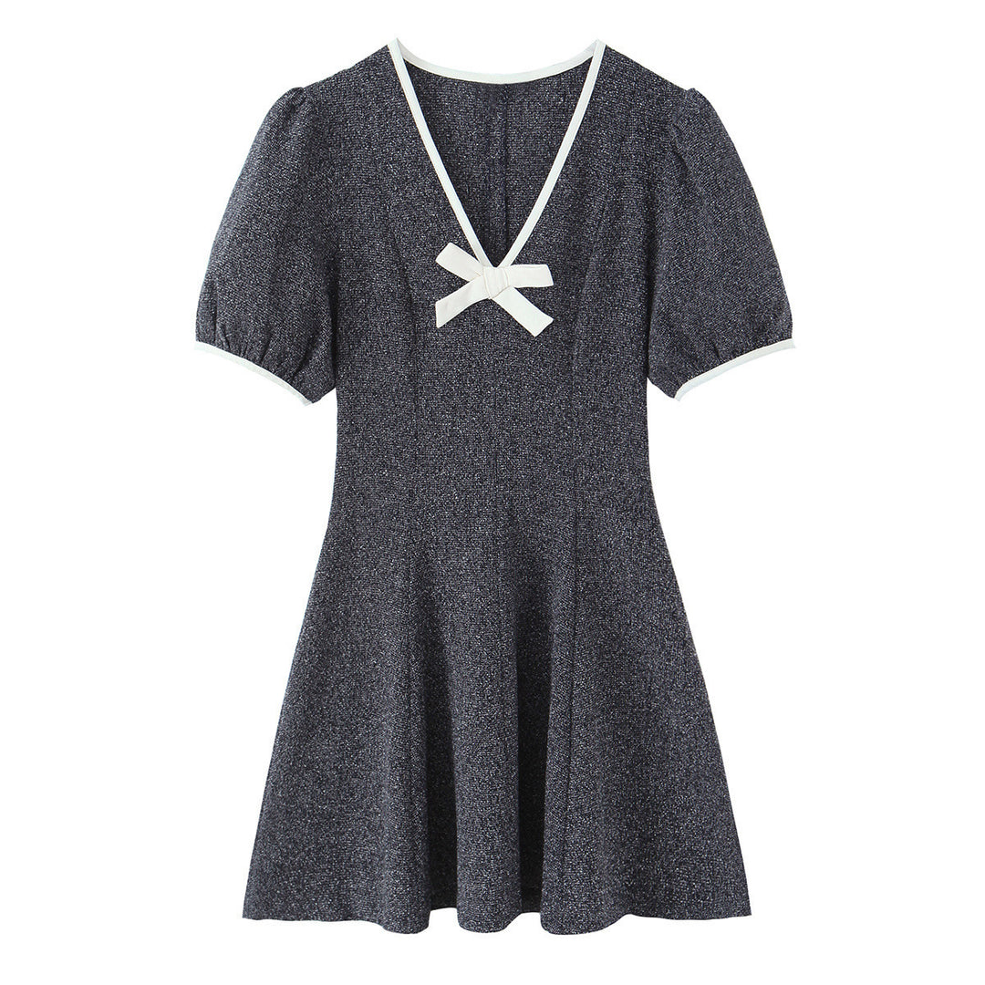 Damen Kurzarm Kleid mit eleganter Schleifenapplikation und V-Ausschnitt EB