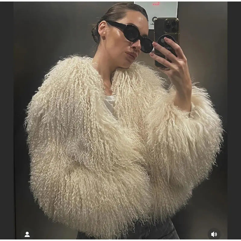 Damen Kuschelige Kunstfelljacke mit hohem Kragen und eleganten Details EB