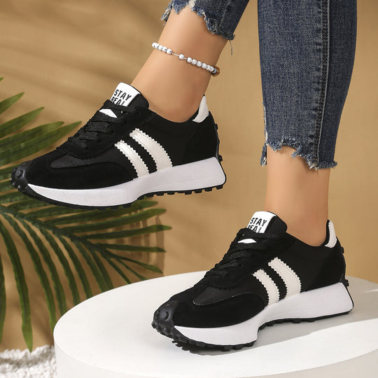 Damen Retro-Sneaker mit profilierter Gummisohle und dekorativen Zierstreifen EB