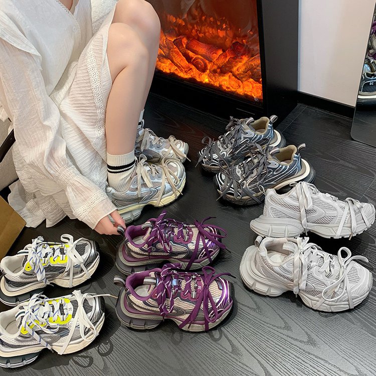Damen sportliche Sneakers mit robustem Sohlenprofil und innovativem Design EB