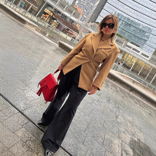 Damen Elegante oversized Blazerjacke mit Knopfdetails und zeitgemäßer Silhouette EB