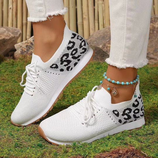 Damen Atmungsaktive Sneaker mit dekorativem Schnürsystem und flexiblem Fußbett EB