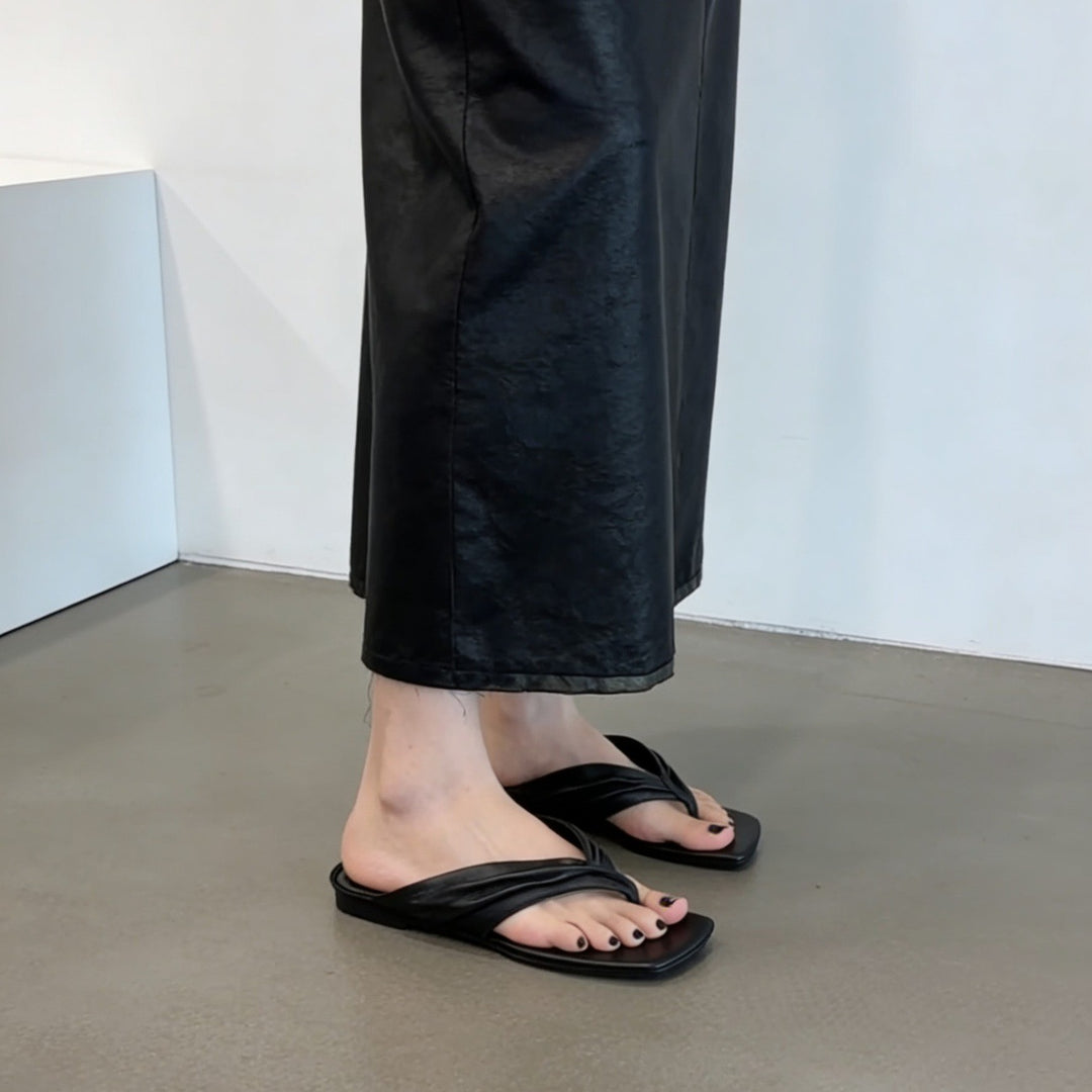Damen Zehentrenner-Sandalen mit geflochtenen Riemen und komfortablem Fußbett EB