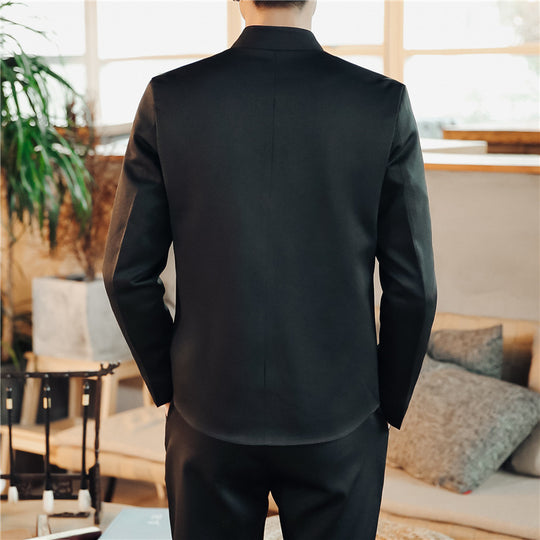 Herren nan asiatisch inspirierte Mandarinjacke mit Stehkragen, Knotenknopfleiste und tonalem Stick-Emblem EB