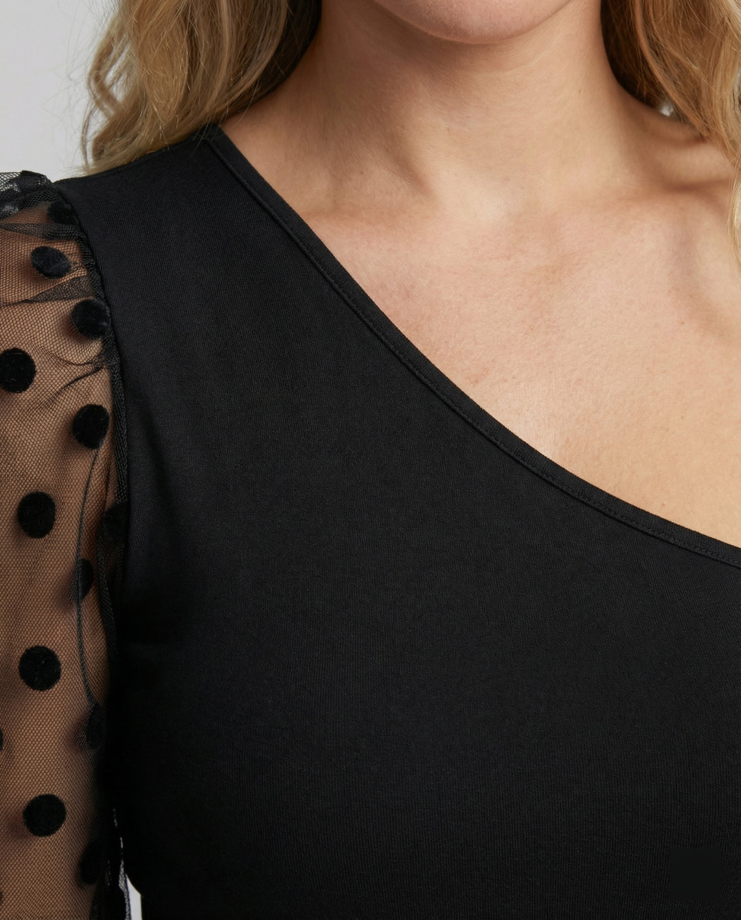 Damen Elegantes Bodysuit mit asymmetrischem Schnitt und transparentem Puffärmel EB