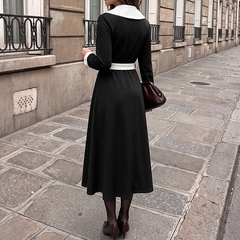 Damen Vintage-inspiriertes A-Linien Midikleid mit kontrastierendem Reverskragen, Taillengürtel und goldenen Zierknöpfen EB