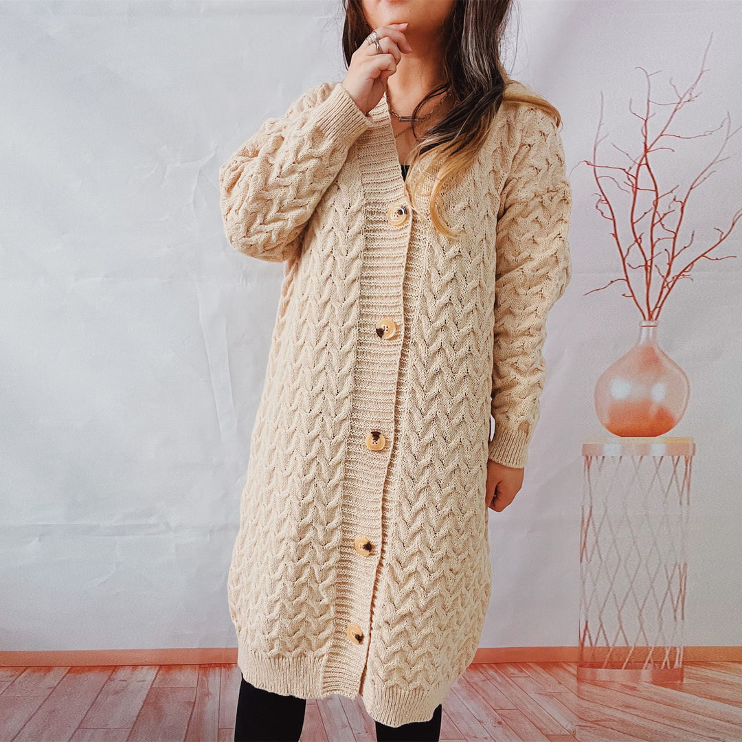 Damen Strickjacke mit strukturierter Zopfstrickoptik und dekorativen Knopfdetails EB