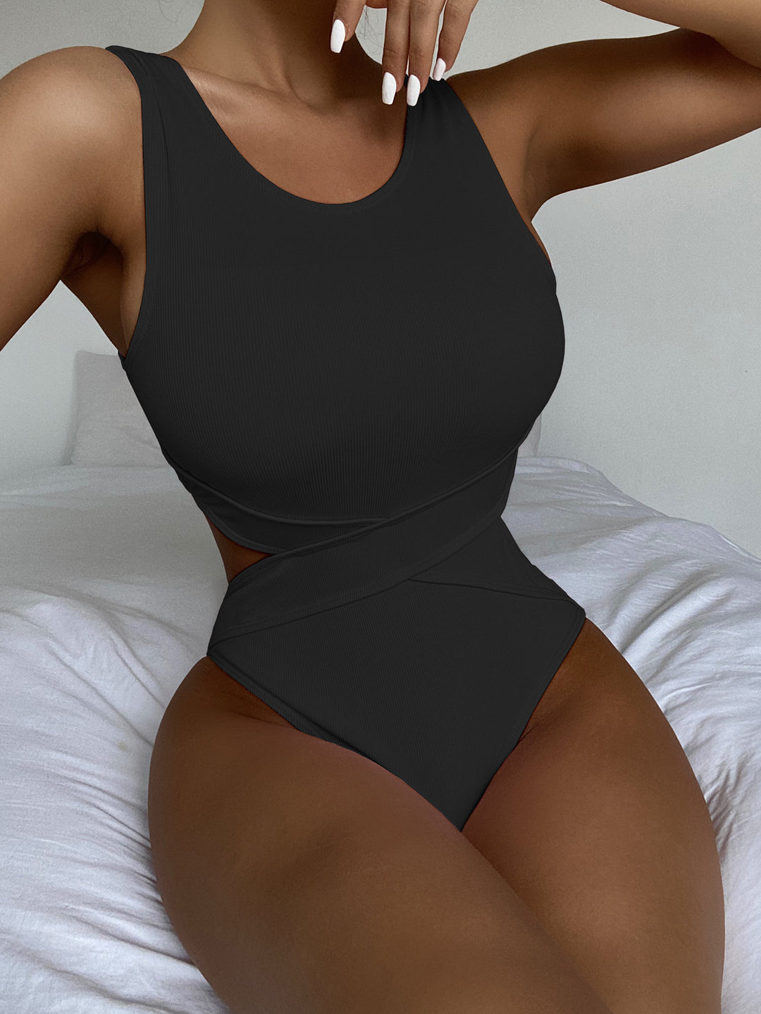 Damen Einteiler Badeanzug mit innovativem Schnitt und modischem Wickeldetail EB