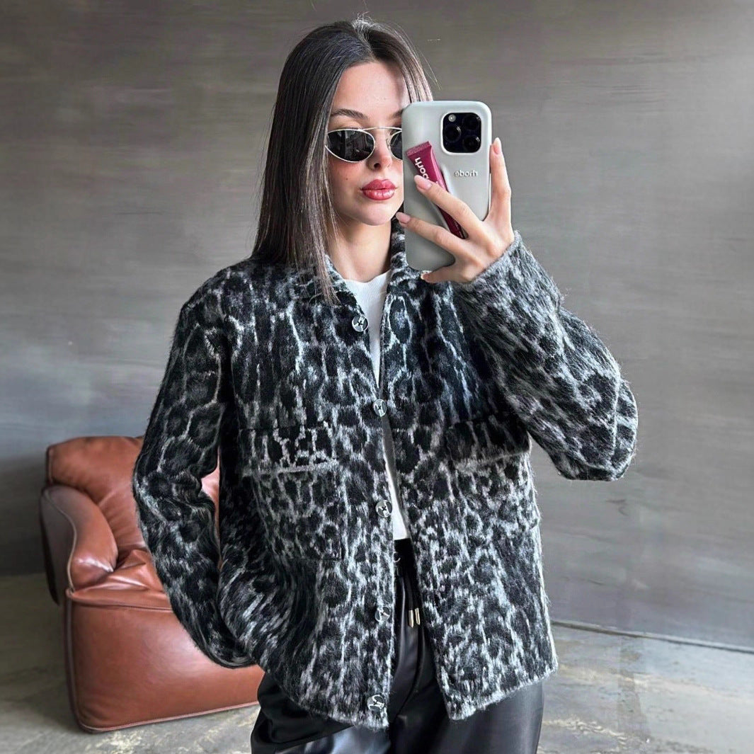 Damen modische Kurzjacke im Leopardenmuster mit aufgesetzten Taschen EB