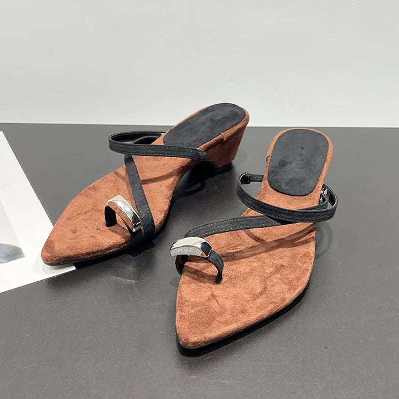 Damen Wedgesandalen mit seitlichem Schnallenakzent und eleganter Riemenkonstruktion EB