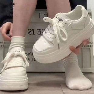 Damen Sneaker mit hochgezogener Plateausohle und atmungsaktiver Oberflächenstruktur EB
