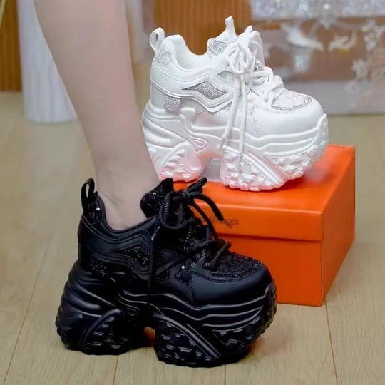 Damen Modische Plateau-Sneaker mit glamourösen Akzenten EB