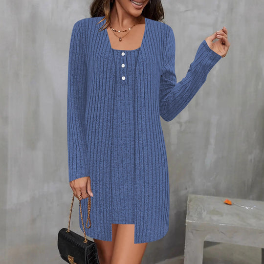 Damen Strickkleid mit Knopfdetails und passendem Cardigan EB