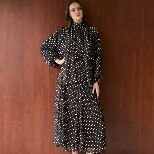 Damen Kleid mit elegantem Stehkragen und verspieltem Punkte-Design EB