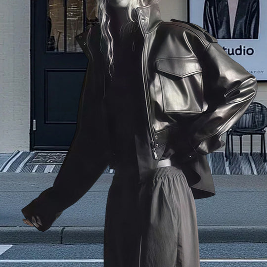 Damen Kunstlederjacke im urbanen Stil mit Stehkragen und praktischen Taschen EB
