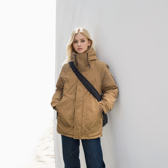 Damen isolierte Funktionsjacke mit hohem Kragen und strategischen Taschen EB