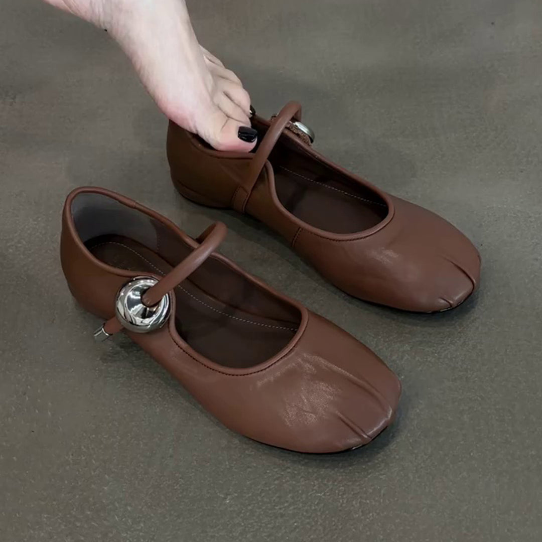 Damen elegante Ballerinas mit modischem Riemchen und dekorativem Schmuckdetail EB