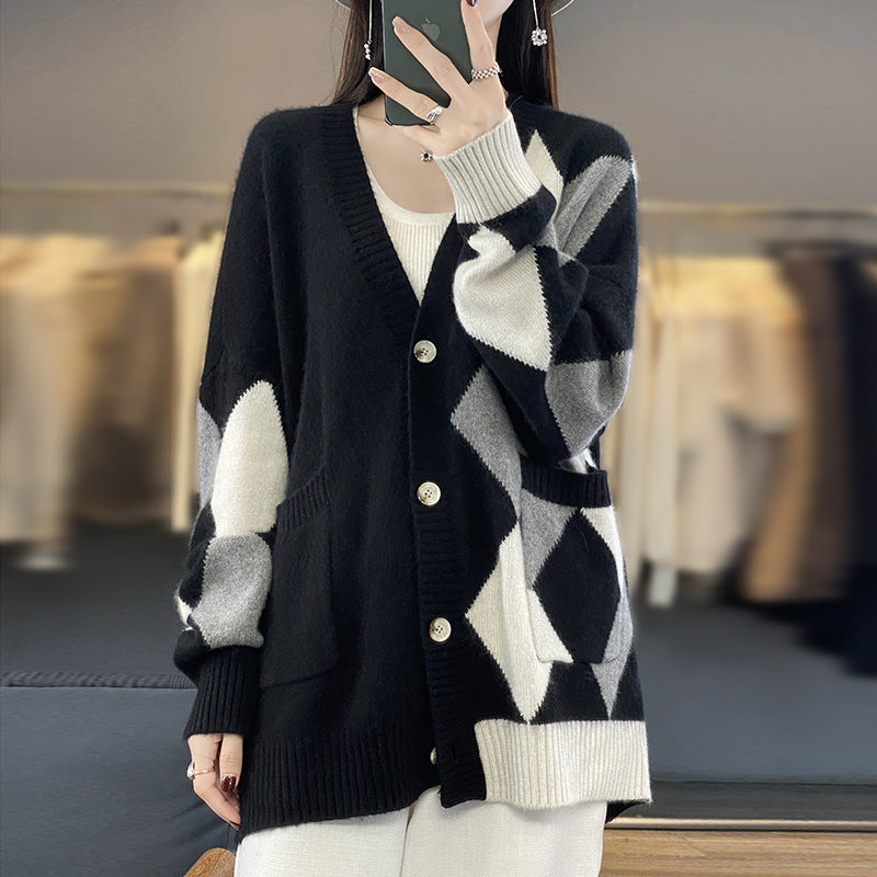 Damen Grobstrickjacke mit modernem Karomuster und praktischen Taschen EB