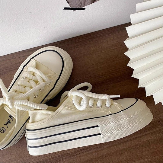 Damen Plateau-Sneaker mit elastischen Schnürsenkeln und robustem Profil EB