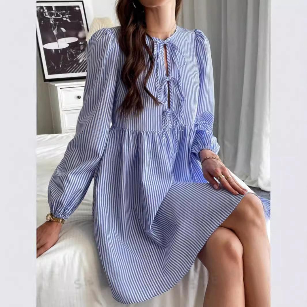 Damen Kleid mit verspieltem Schnitt und Rüschendetails EB