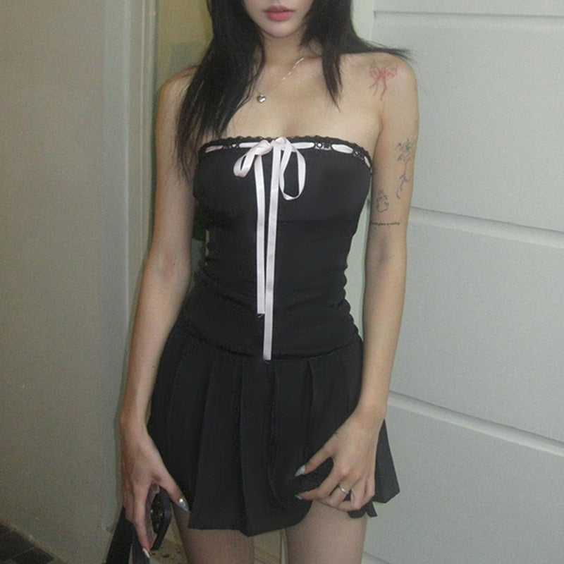 Damen Trägerkleid mit elegantem Spitzendetail und schwingendem Rock EB