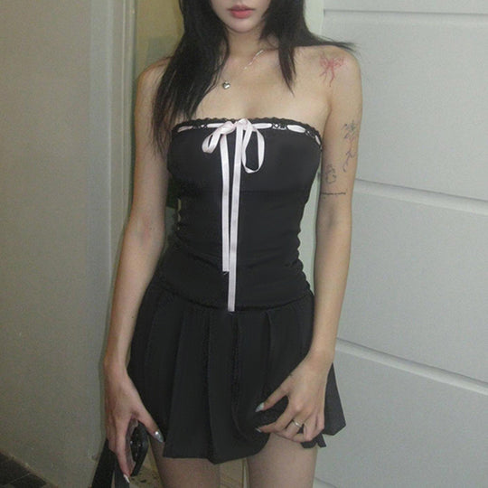 Damen Trägerkleid mit elegantem Spitzendetail und schwingendem Rock EB