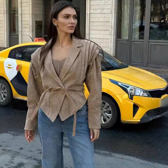 Damen Kunstleder-Bikerjacke mit strukturiertem Design und taillierbarem Gürtel EB