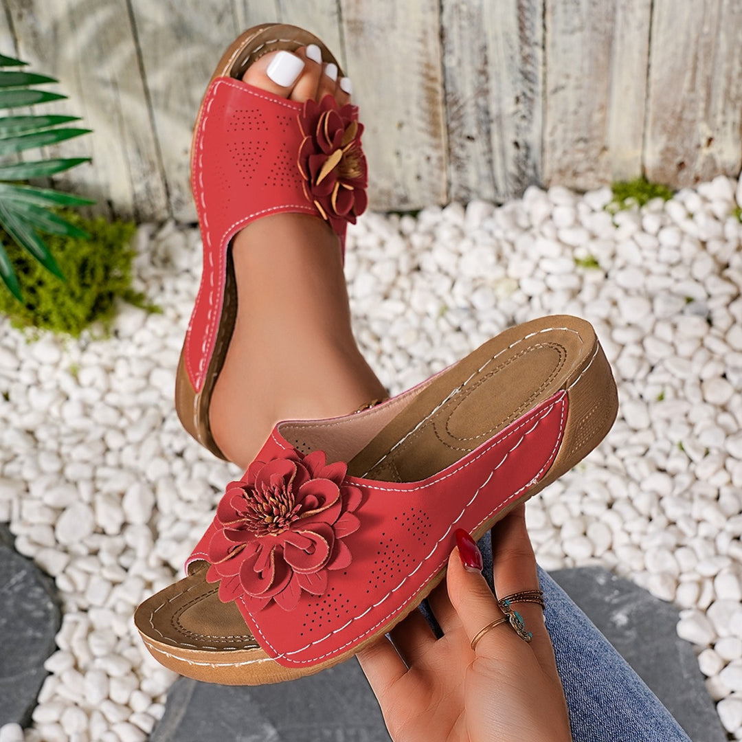 Damen Komfortable und stilvolle Badesandalen mit floralem Design EB