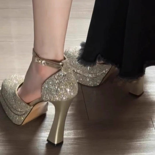Damen Glitzernde Platin-Pumps mit hohem Absatz und verstellbarem Riemchen EB