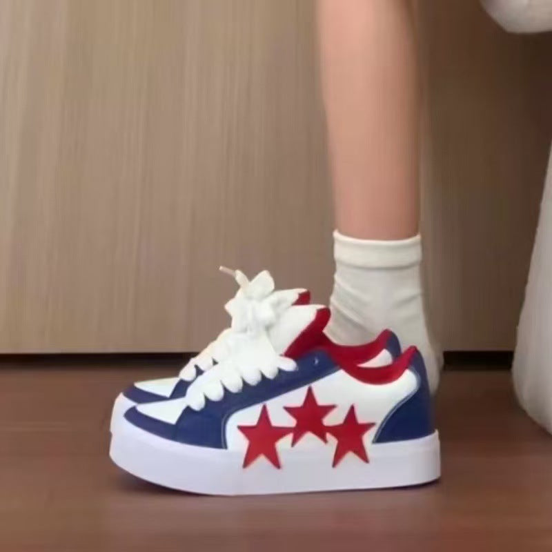 Damen Sneakers mit auffälligen Sternen-Applikationen und dämpfender Sohle EB